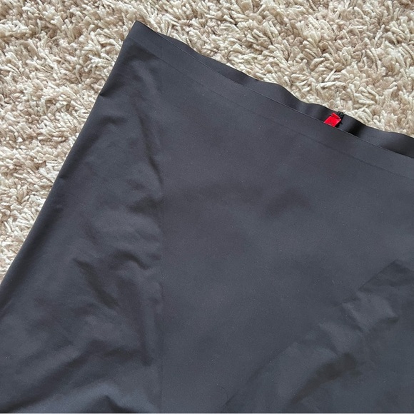 SPANX - Trust Your Thinstincts High-Waisted Mid-Thigh - Black - Picture 3 of 8